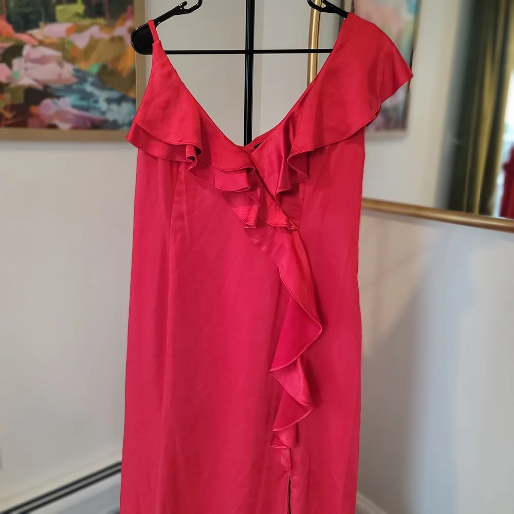 NWT DONNA KARAN Satin Sleeveless Asymmetric Ruffle Red V Neck Size 14 - Picture 5 of 11